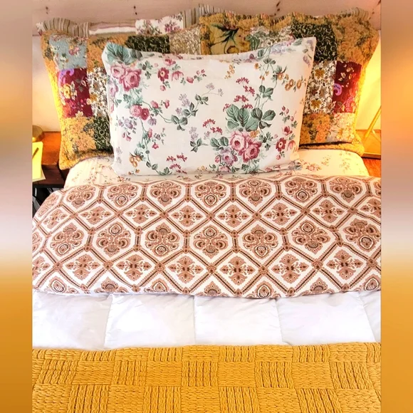 SOLD - VINTAGE Queen Sz 7pc Bedding Set - Picture 1 of 15